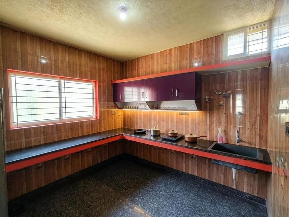 Kitchen or kitchenette, kitchen