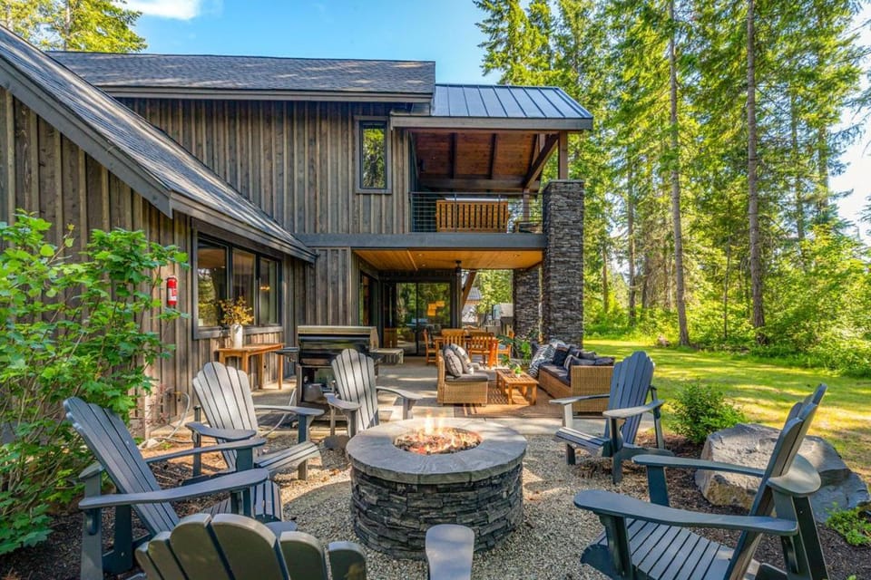 Pine Meadow Lodge House in Ronald