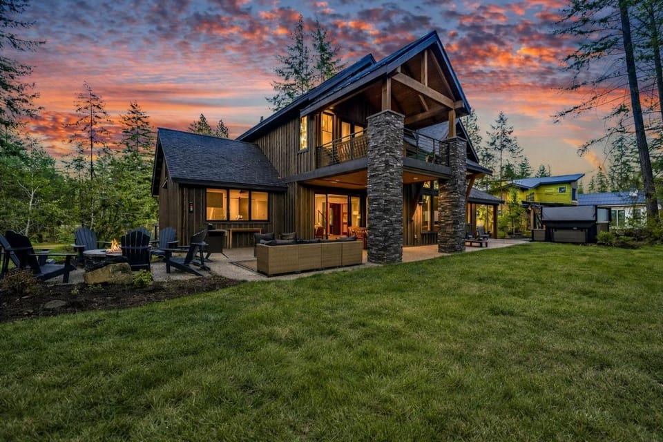 Pine Meadow Lodge House in Ronald