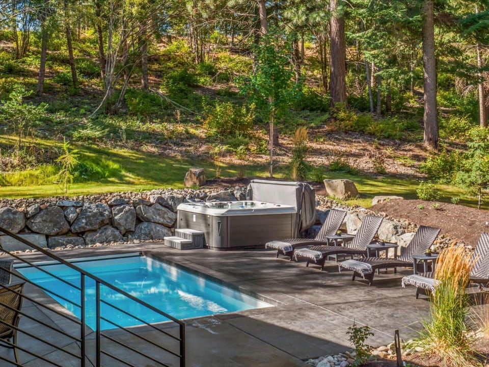 Whispering Woodland House in Ronald