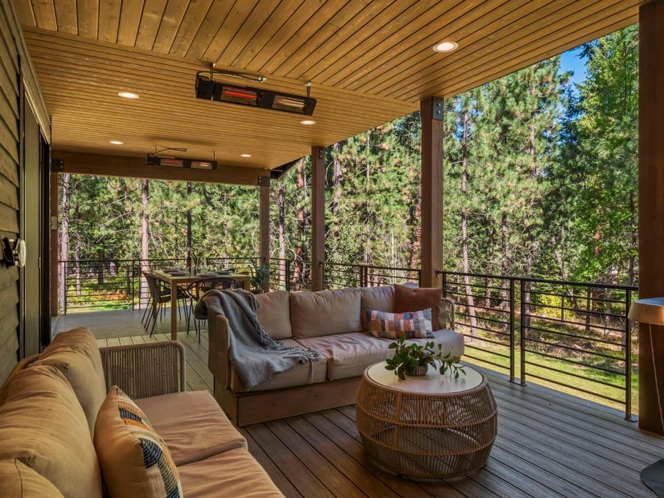 Whispering Woodland House in Ronald
