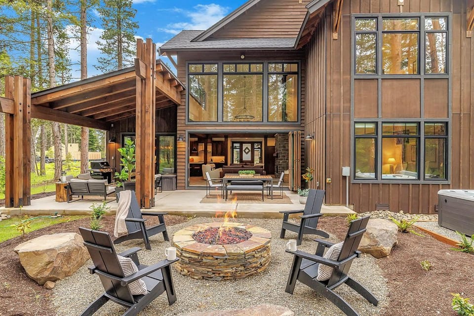 Par 6 Lodge House in Roslyn