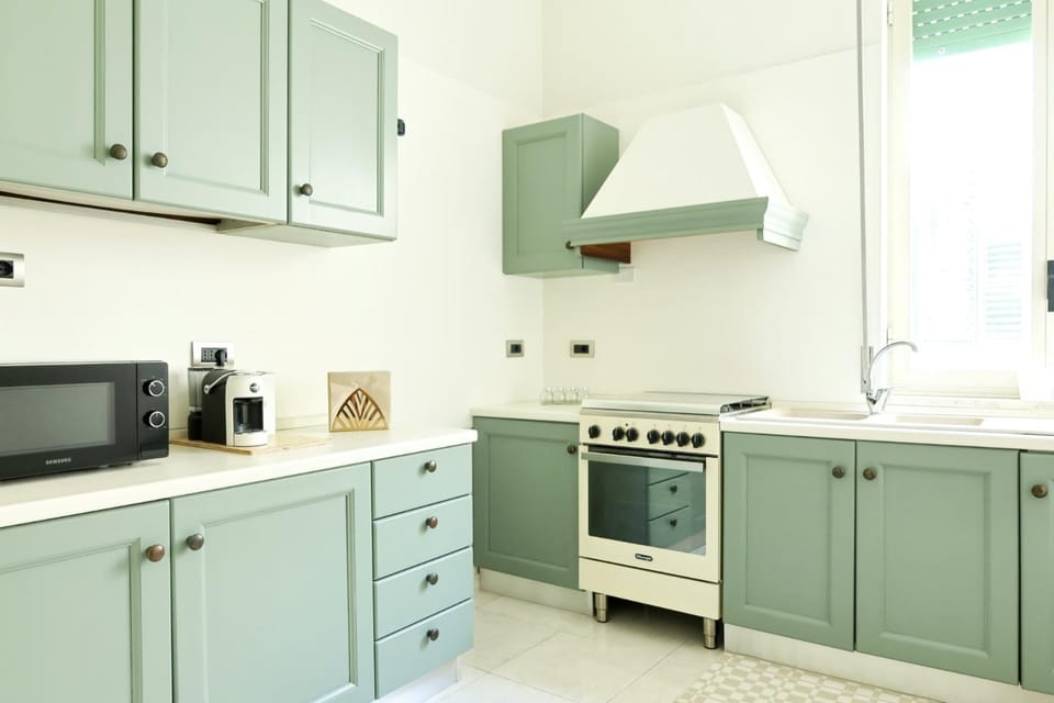 Kitchen or kitchenette, kitchen