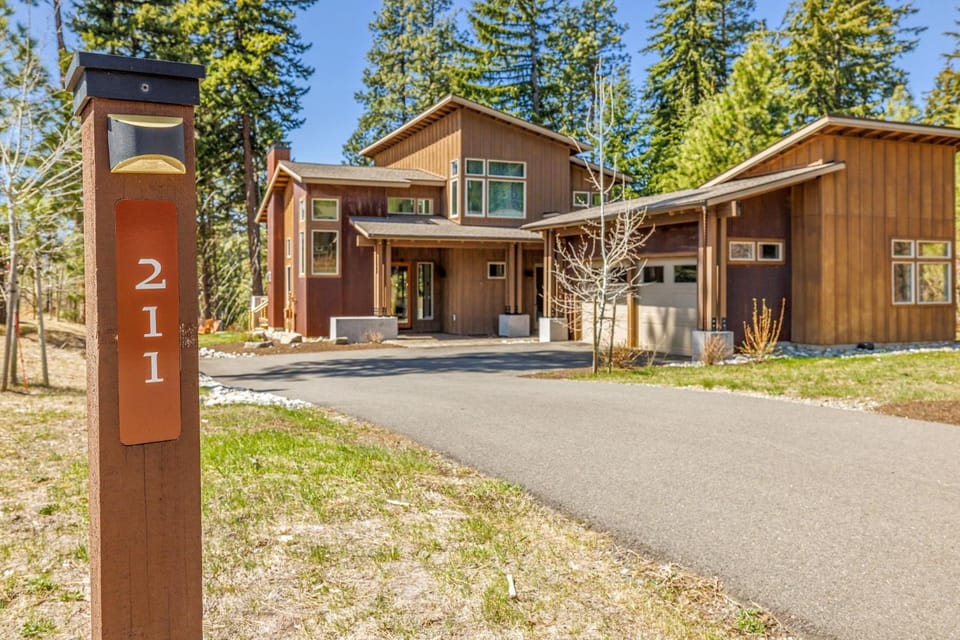 Three Pines House in Ronald