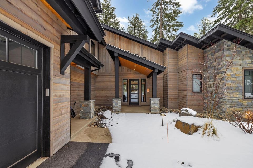 Mountain Modern Lodge House in Roslyn