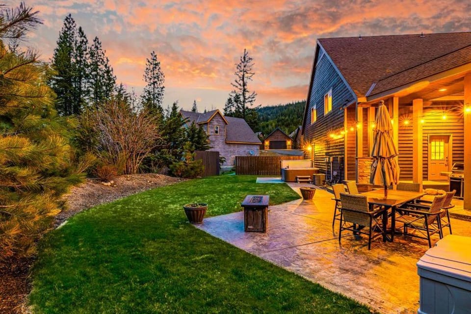 Whispering Pines House in Roslyn