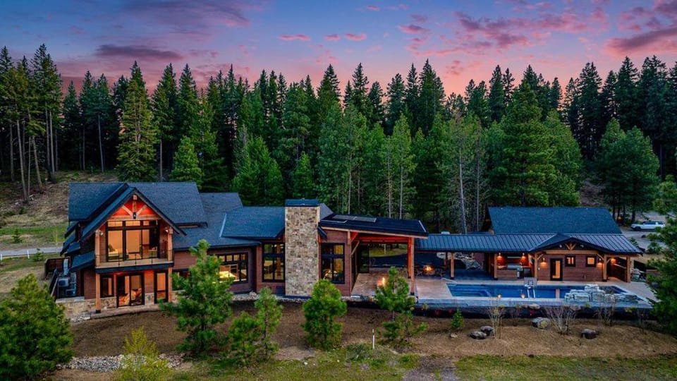 Grand Retreat House in Kittitas County