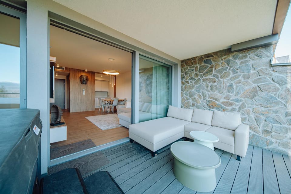 Apartament Silence Krass Resort z Prywatnym Jackuzi Apartment in Lower Silesian Voivodeship
