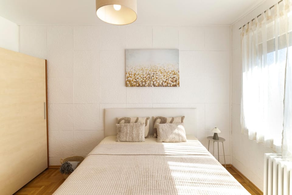Bed, Photo of the whole room, Bedroom, wardrobe