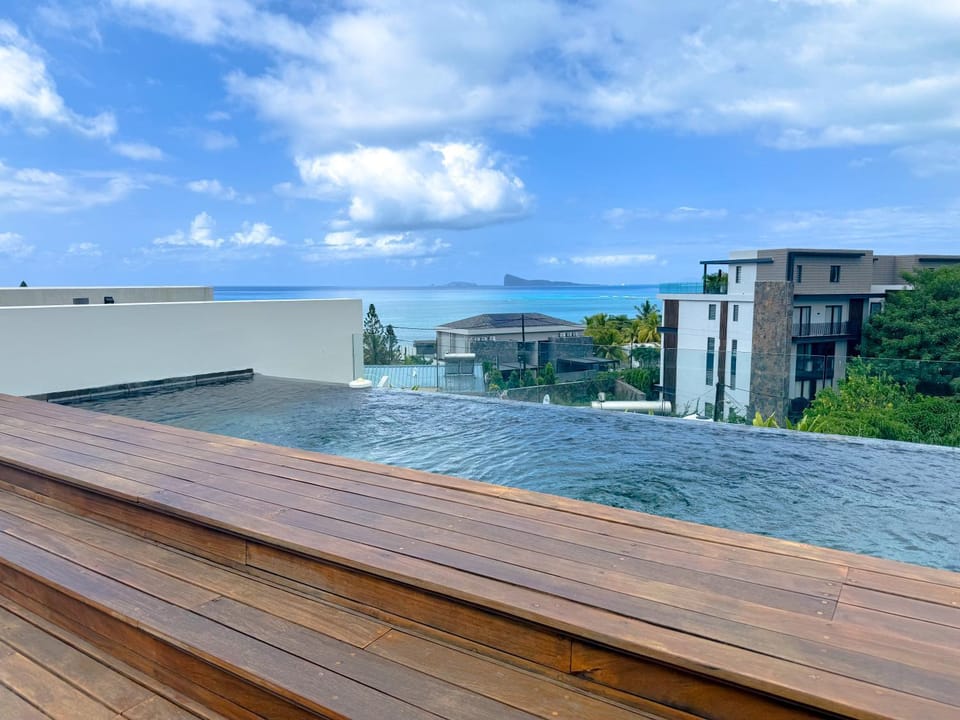 Balcony/Terrace, Sea view, Swimming pool