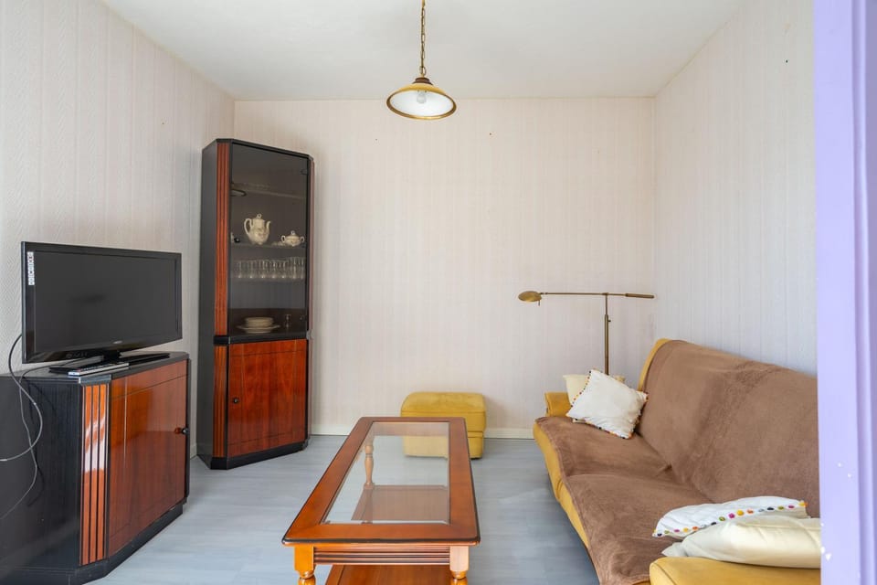 Property building, Living room