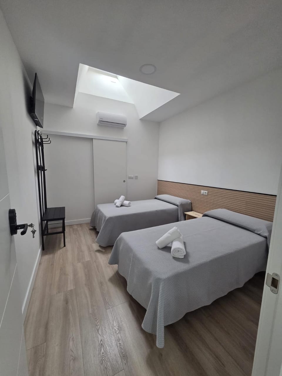 Bathroom, TV and multimedia, Bedroom, air conditioner