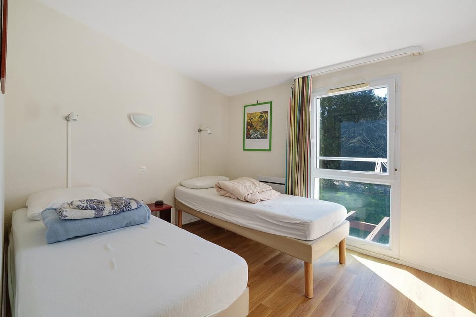 Property building, Living room, Bedroom