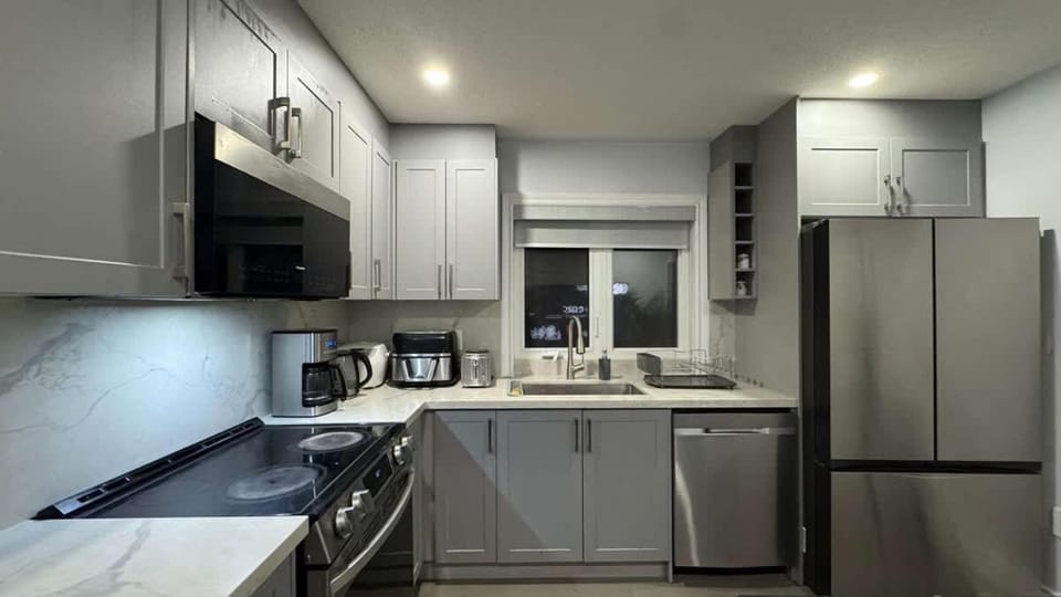 Private Room with Ensuite & Shared Kitchen Apartment in Milton