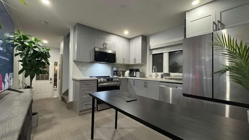 Private Room with Ensuite & Shared Kitchen Apartment in Milton