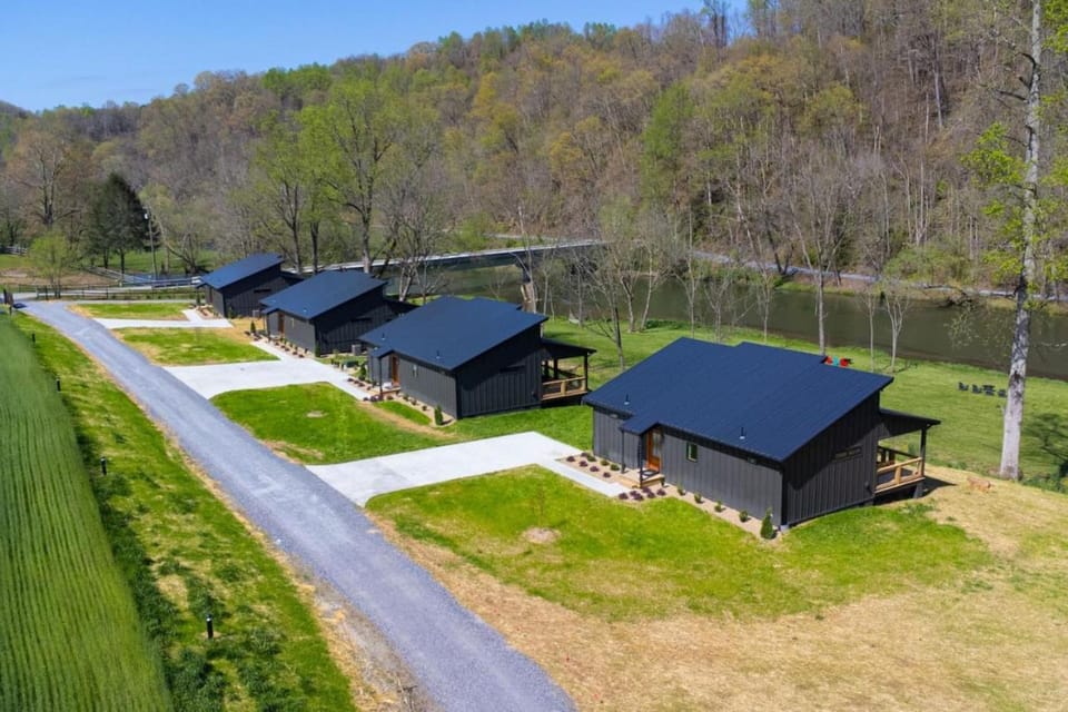 Juneburger Chalet on The Watauga River Chalet in Johnson City