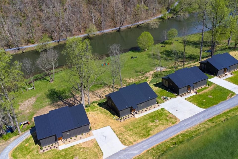 Juneburger Chalet on The Watauga River Chalet in Johnson City