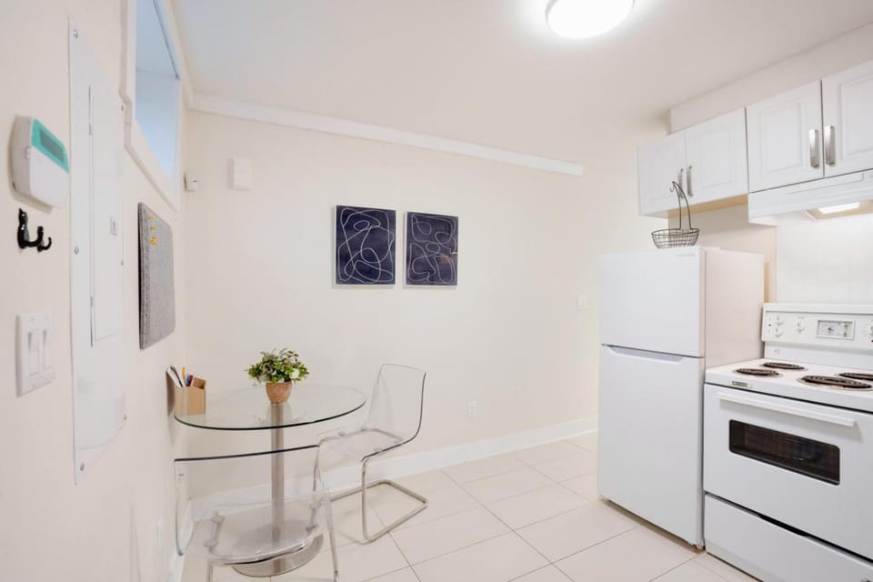 Cozy 1BR Suite in South Van - Mins to VYR House in Vancouver