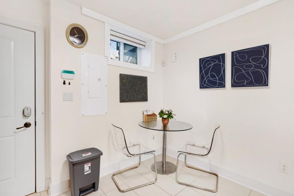 Cozy 1BR Suite in South Van - Mins to VYR House in Vancouver