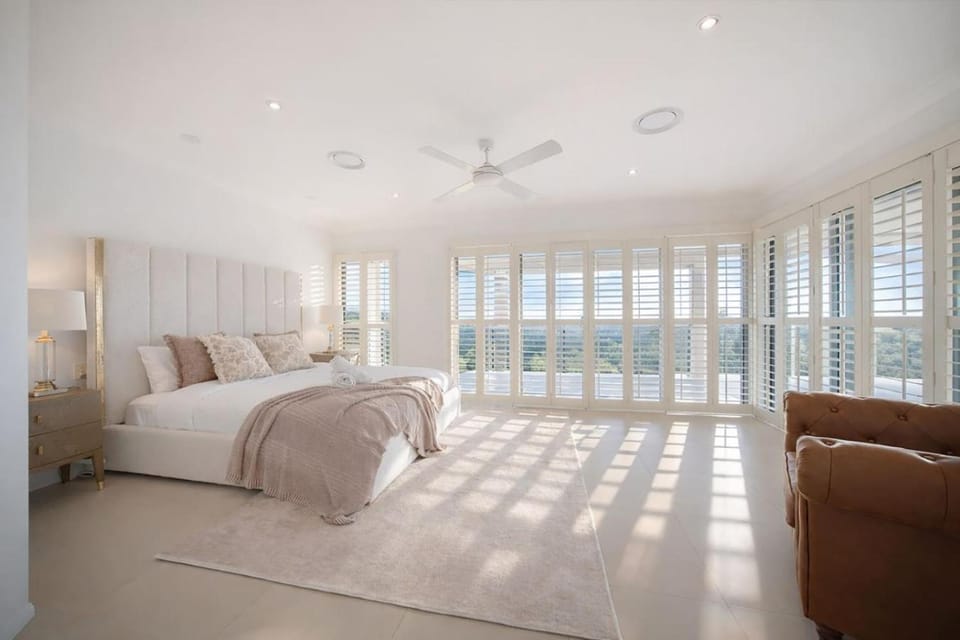 Luxury 6BR Hinterland Retreat wIth Pool and Scenic View House in Mudgeeraba