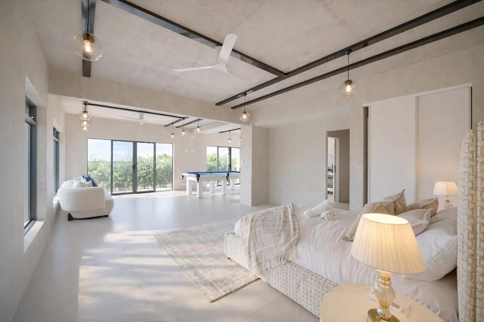 Luxury 6BR Hinterland Retreat wIth Pool and Scenic View House in Mudgeeraba