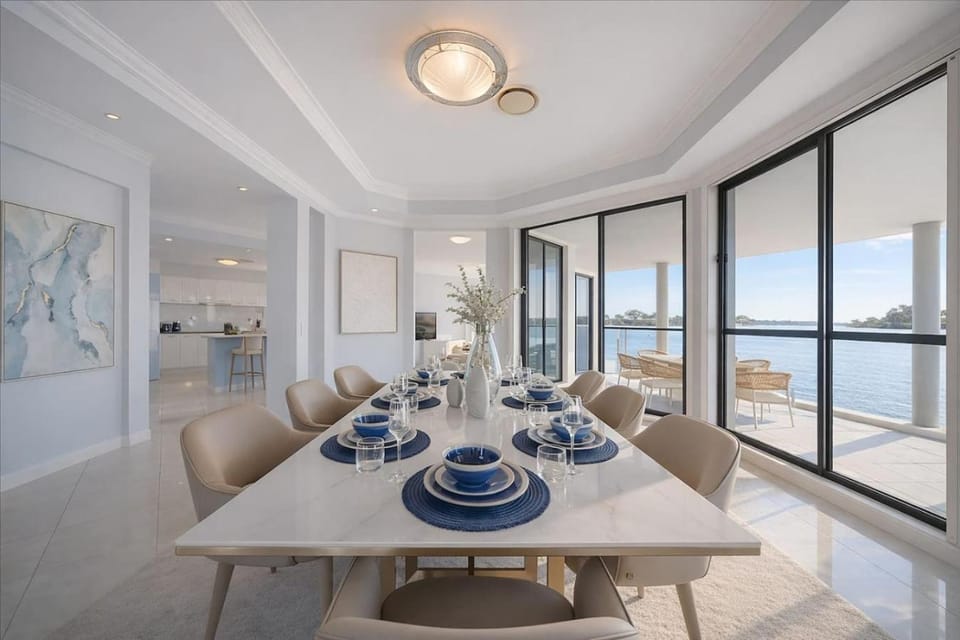 Stylish Canalfront Paradise with Designer Interiors House in Mermaid Waters