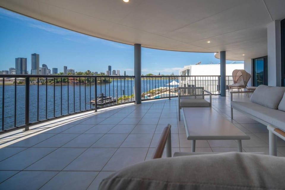 Stylish Canalfront Paradise with Designer Interiors House in Mermaid Waters