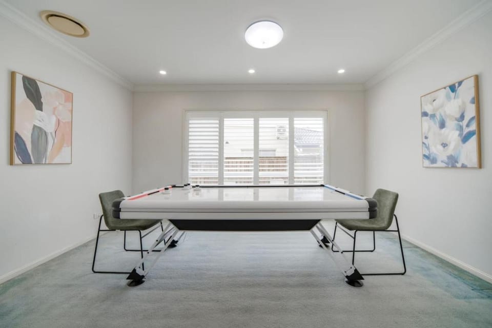 Entertainment Haven Pool Games Huge Living Space House in Carindale