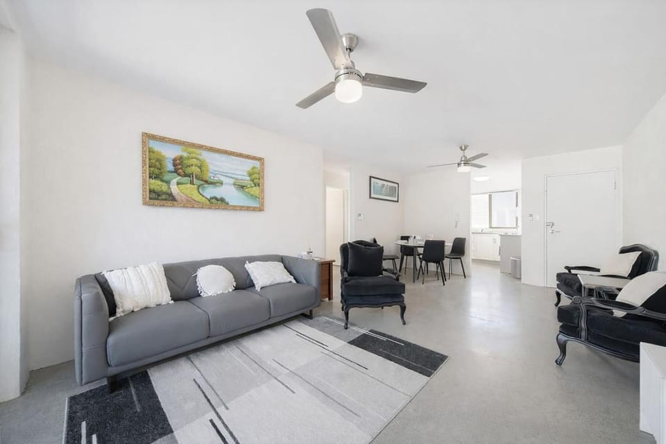 Budget-Friendly with Parking Near Everything Apartment in Brisbane