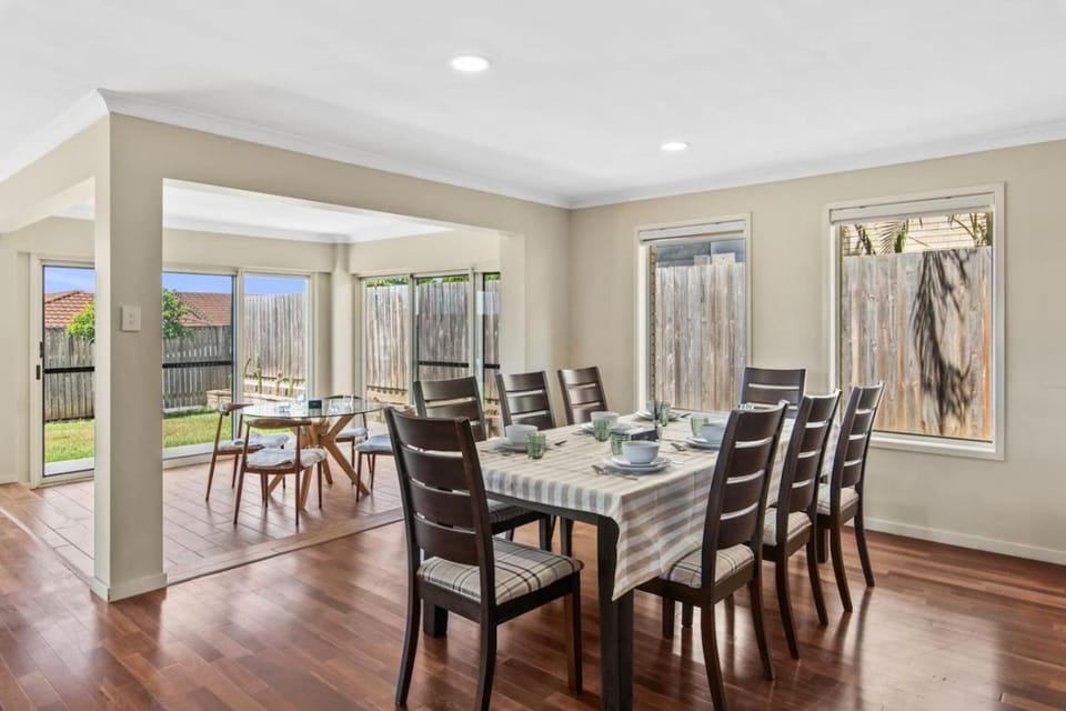 Spacious 2-Storey 4BR House Family Friendly House in Brisbane