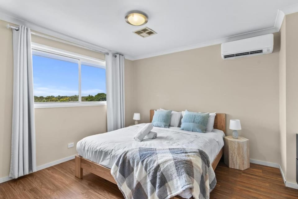 Spacious 2-Storey 4BR House Family Friendly House in Brisbane