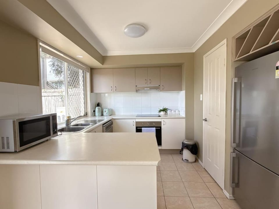 Family-Friendly 3BR Home Near Calamvale Central House in Brisbane