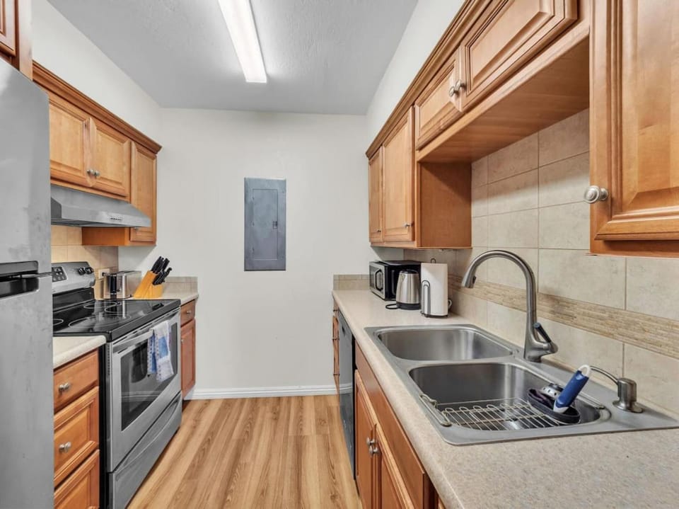 Unit 52 Beautifully Furnished 2 bed 2 bath condo House in Big Island
