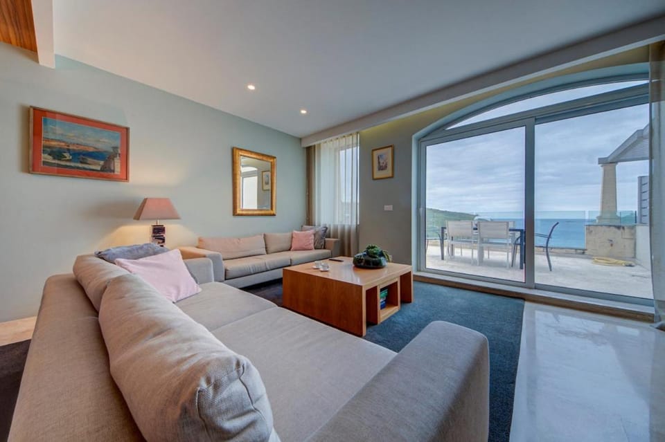 Vista Laguna - Harbour View - Private Jacuzzi Apartment in Malta