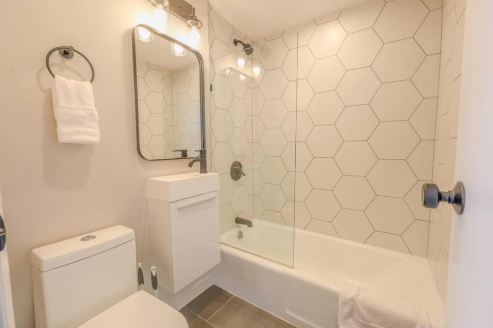 Back Bay Stylish Studio Apartment in Back Bay