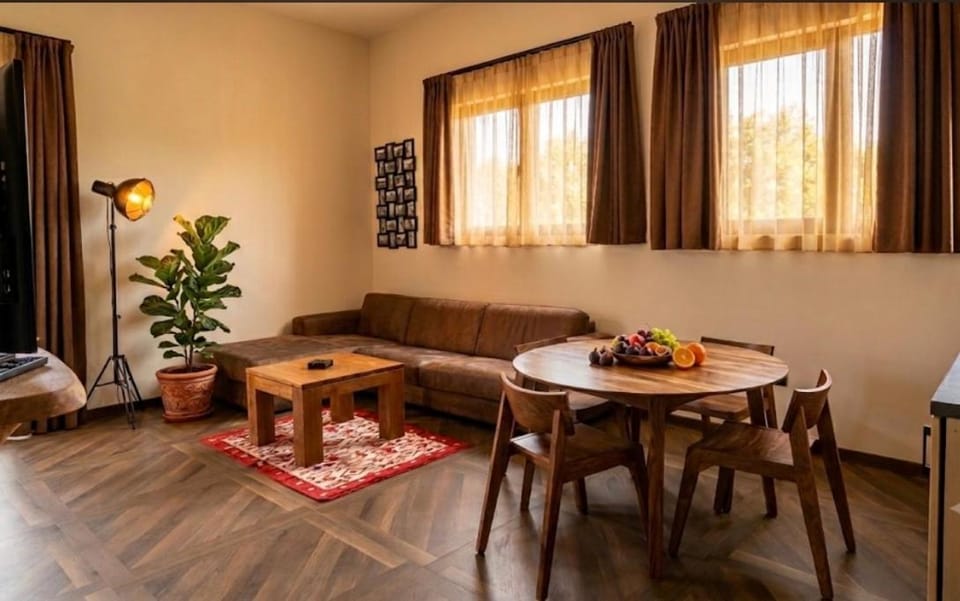 Living room, Seating area, Dining area