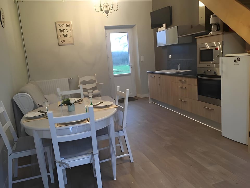 Property building, Kitchen or kitchenette, Living room