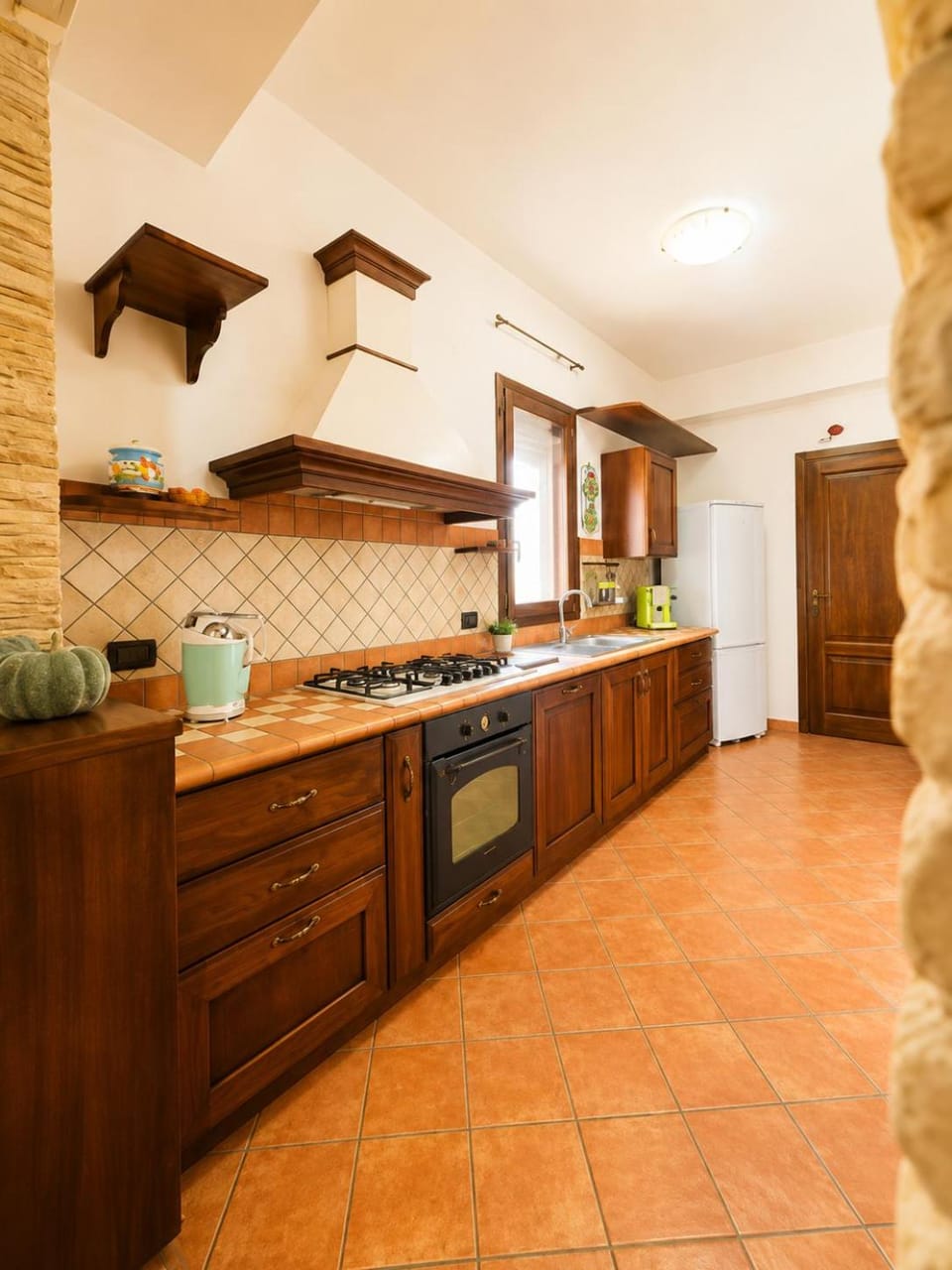 Kitchen or kitchenette, dishwasher, stove