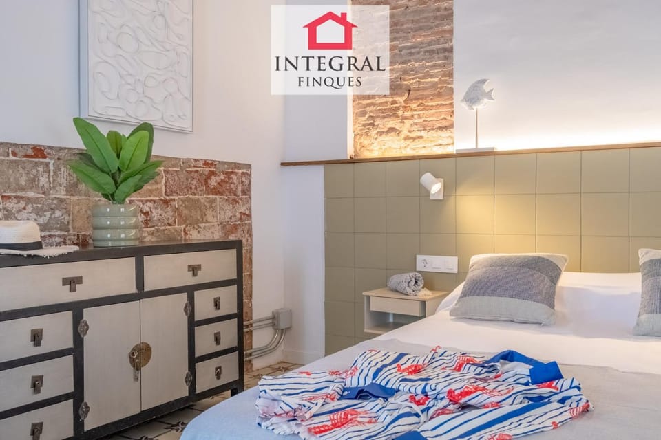 Bed, Photo of the whole room, Bedroom, Sunrise, storage