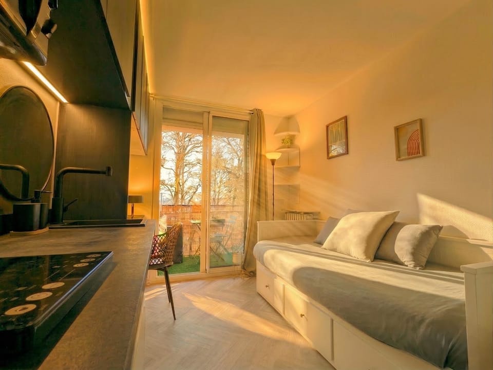 Bed, Night, Balcony/Terrace, Kitchen or kitchenette, Living room, Seating area, kitchen