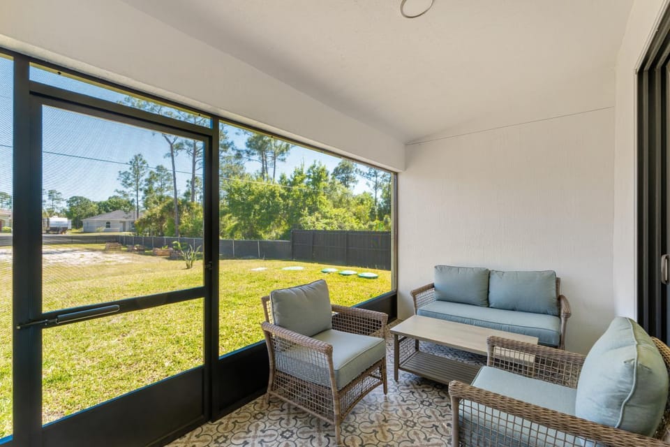 Family-Friendly Palm Bay Getaway! 20 Mi to Beaches House in Palm Bay