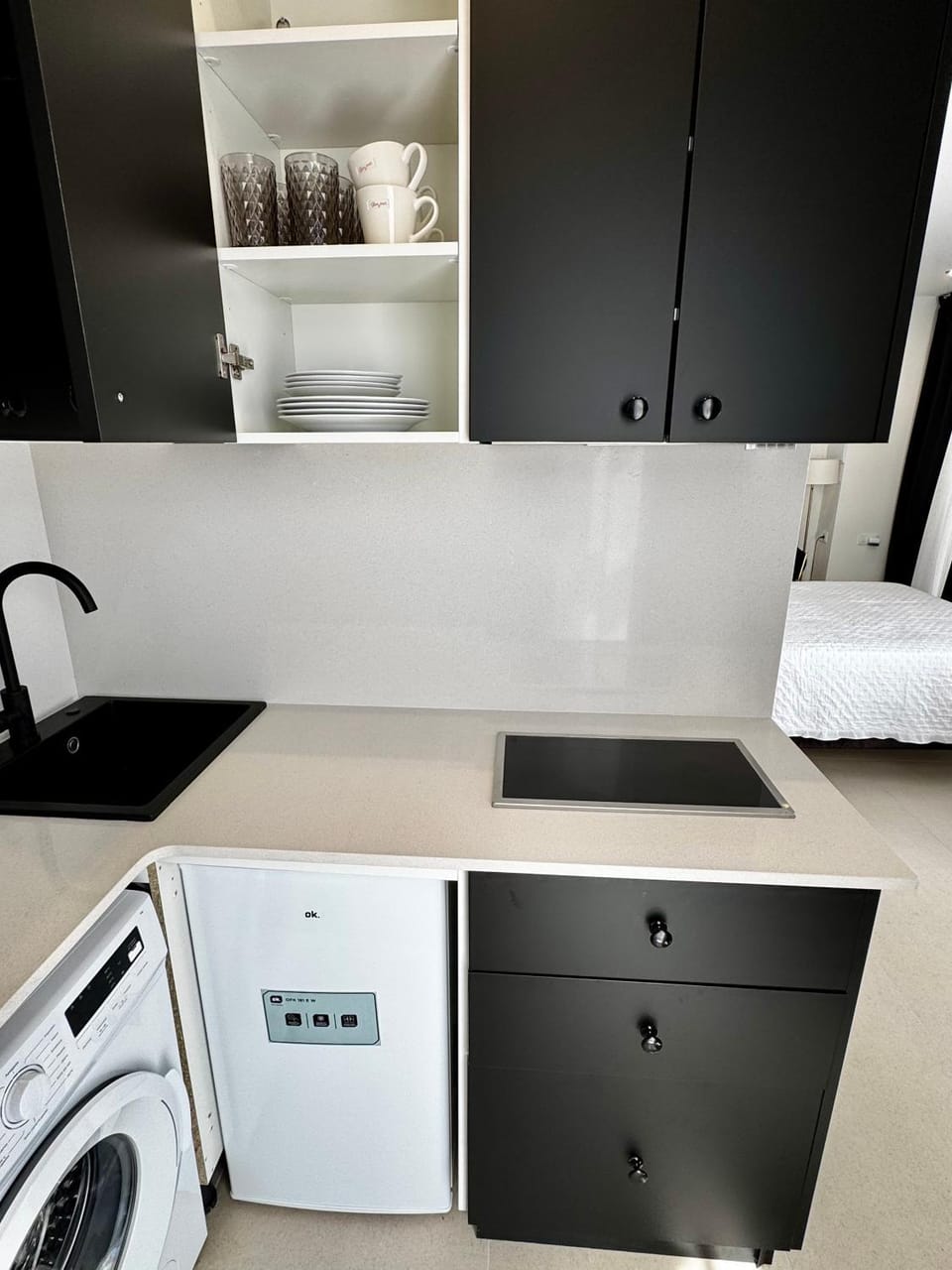 Kitchen or kitchenette, stove, washing machine
