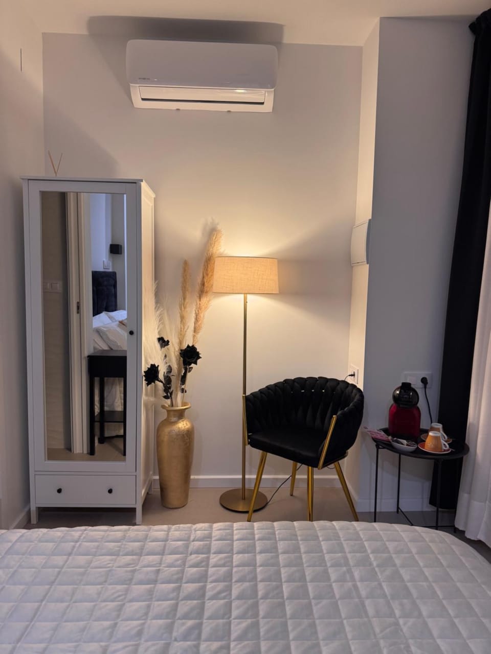 Bed, Photo of the whole room, Bedroom, wardrobe, air conditioner