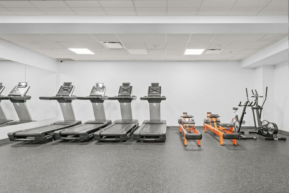 Downtown Top Floor Luxury Skyline Views Arcade Apartment in Edmonton
