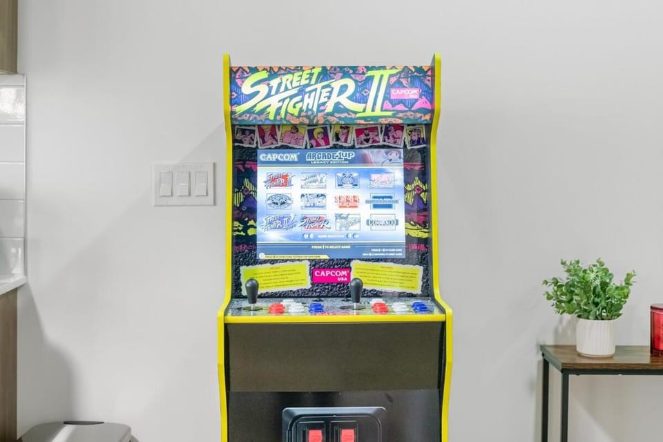 Downtown Top Floor Luxury Skyline Views Arcade Apartment in Edmonton