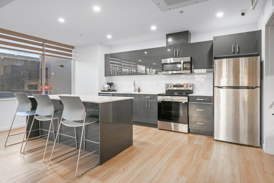 Downtown Top Floor Luxury Skyline Views Arcade Apartment in Edmonton
