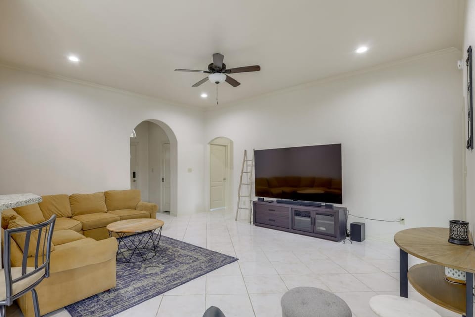 Easy Living in Brownsville! Home Near Med Center House in Brownsville