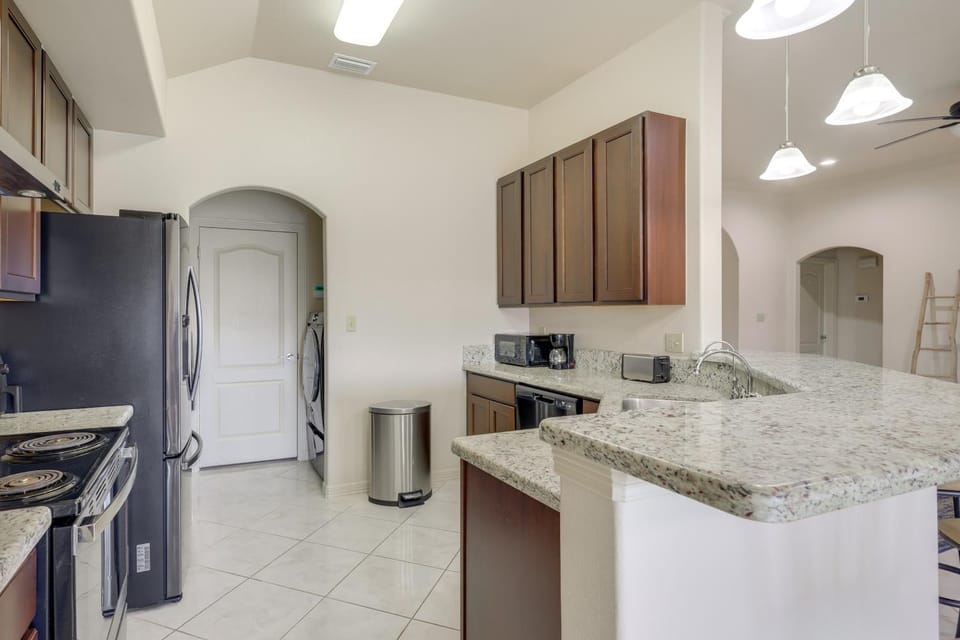 Easy Living in Brownsville! Home Near Med Center House in Brownsville