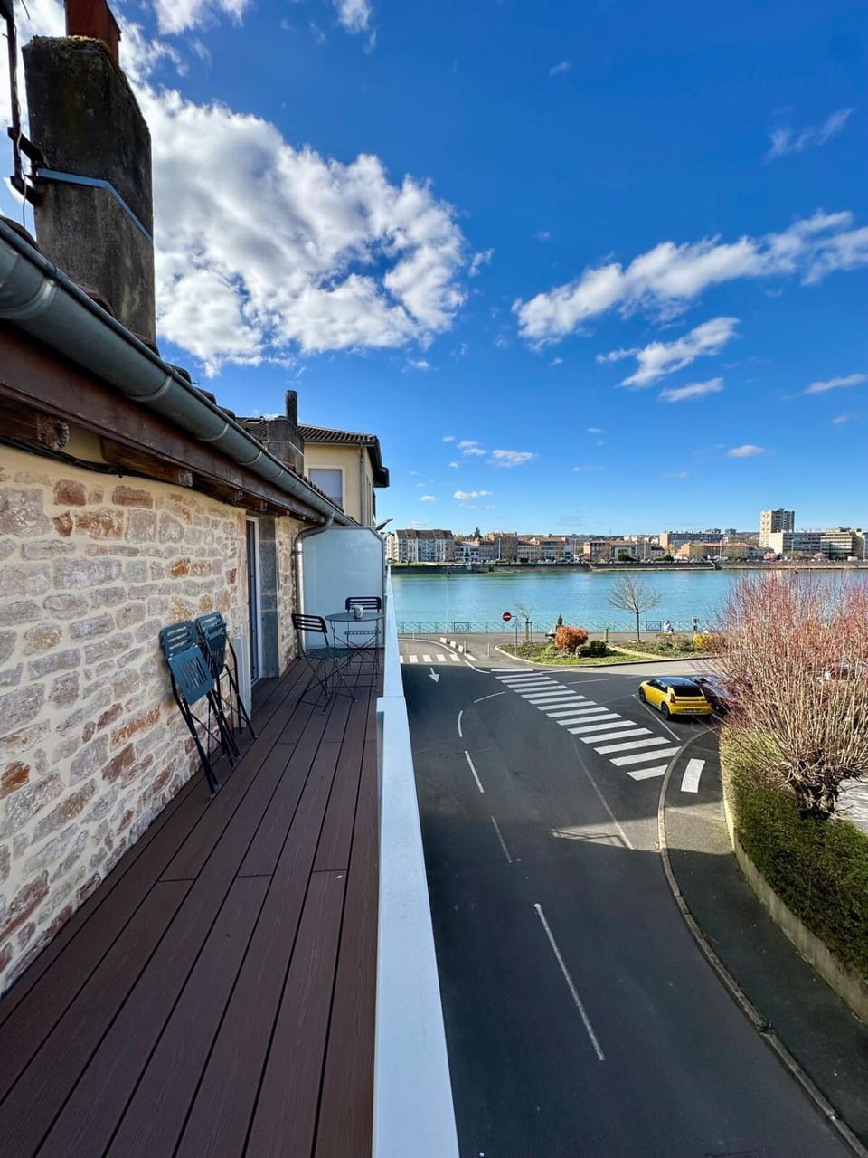 View (from property/room), Balcony/Terrace, Dining area, River view