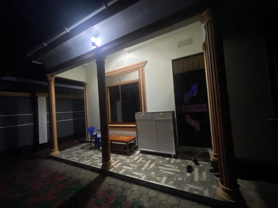 Peaceful Stay near Arusha Park & JRO House in Tanzania